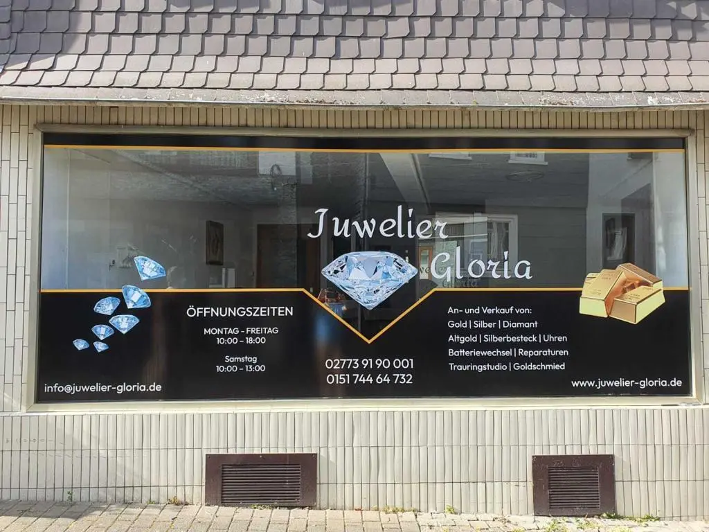 Vollflächig folierte Schaufensterscheibe von Juwelier Gloria